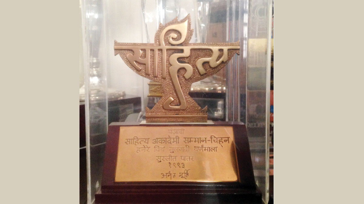 কেন্দ্রের ‘হস্তক্ষেপে’ সাহিত্য অকাদেমি পুরস্কার ঘোষণা স্থগিত