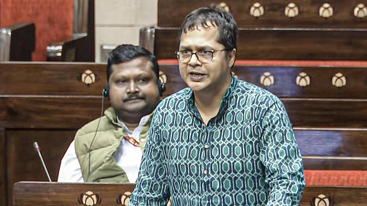 আদালতের কার্যাবলি লিপিবদ্ধ করতে বিল পেশ সাকেতের