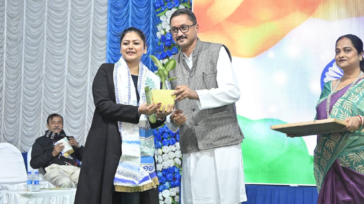 ১০৬ নম্বর ওয়ার্ডে ‘জনতা জানতে চায়’ কর্মসূচি, পুর প্রতিনিধির কাজের ভূয়সী প্রশংসা