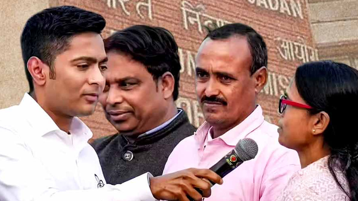 অভিষেকের জনসভায় ‘মৃত তিন ভোটার’ বিতর্কে কমিশনের রিপোর্ট