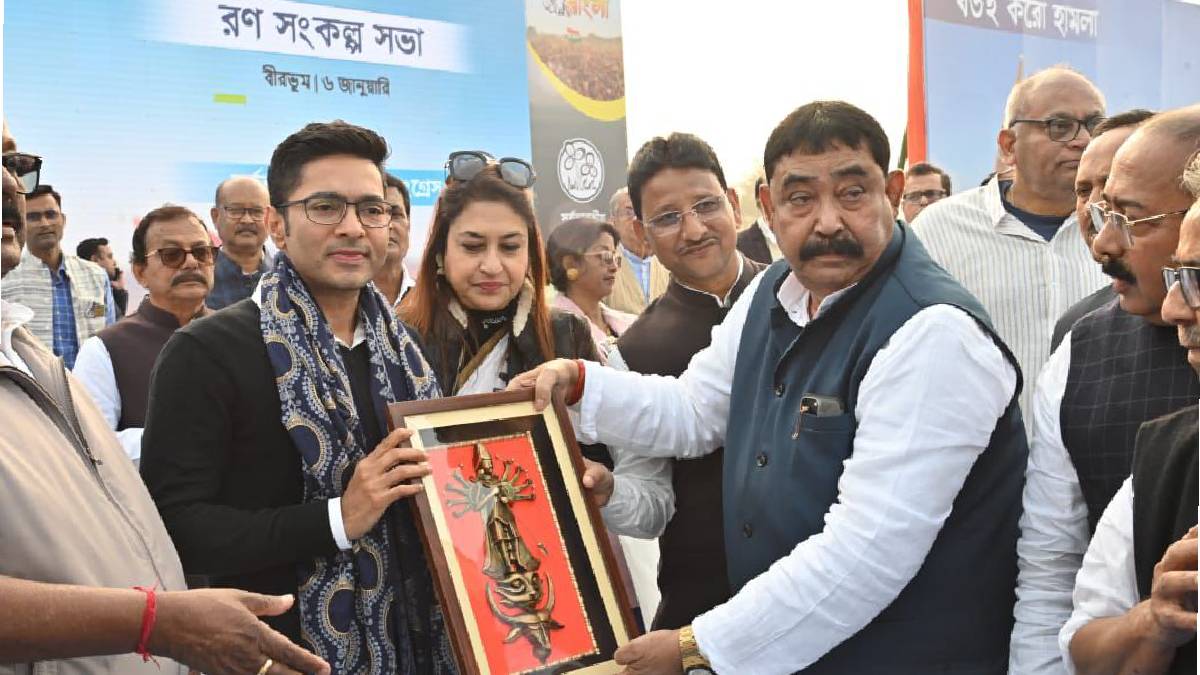 ‘বাংলা বিরোধীদের চক্রান্ত’ রামপুরহাট থেকে বিজেপিকে নিশানা অভিষেকের