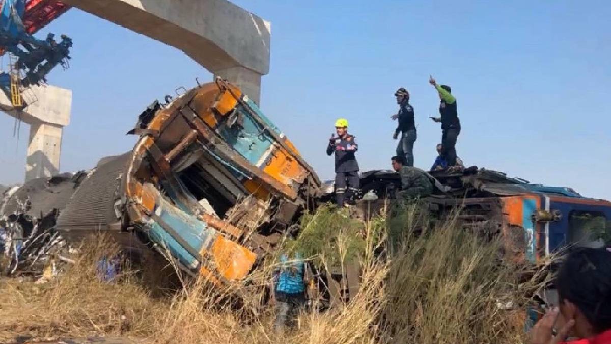 থাইল্যান্ডে চলন্ত ট্রেনের উপর ভেঙে পড়ল ক্রেন, দুর্ঘটনায় মৃত কমপক্ষে ২৯, আহত বহু