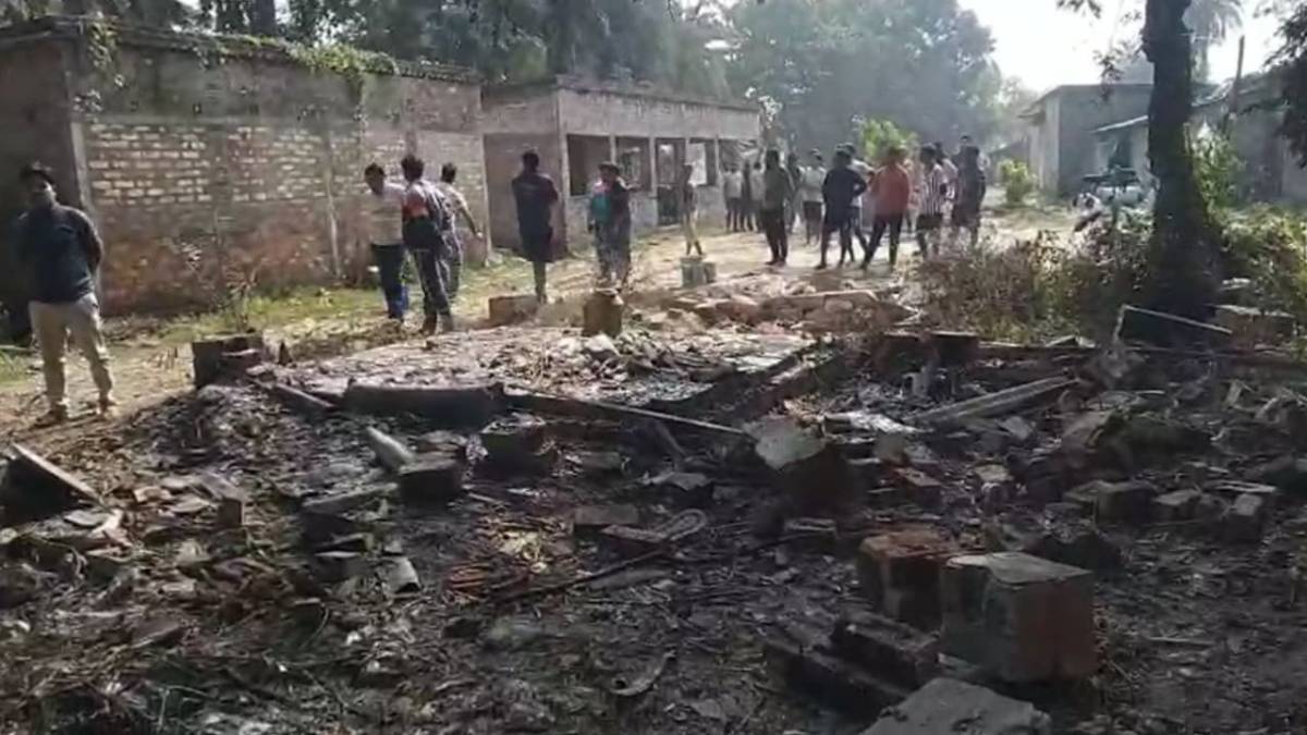 চম্পাহাটিতে বাজি কারখানায় বিস্ফোরণ, গুরুতর দগ্ধ ৪ শ্রমিক