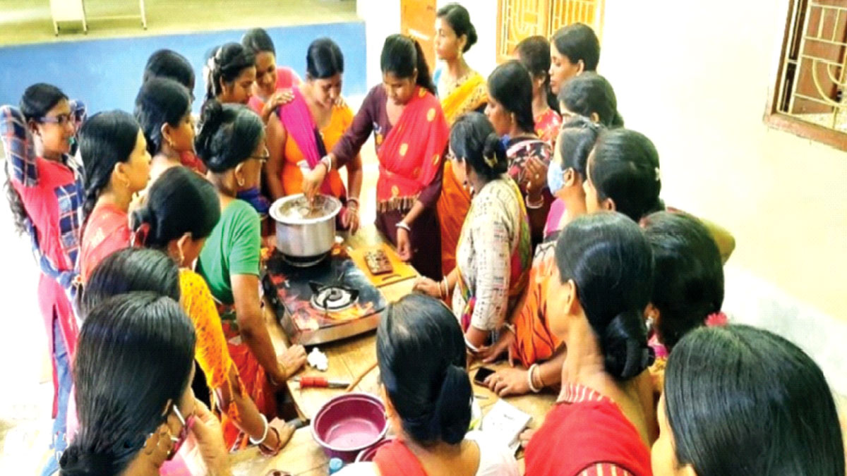 সমবায়ের মাধ‍্যমে কর্মসংস্থান