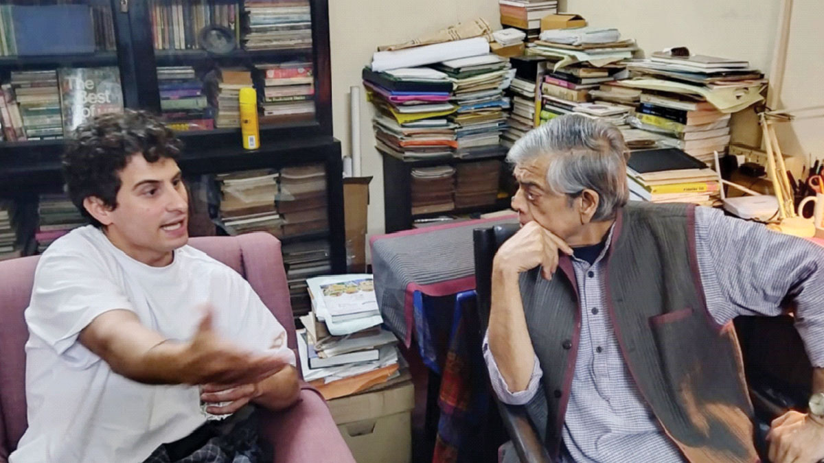 প্রিয় সত্যজিৎ রায়ের  বাড়িতে কিউবার পরিচালক