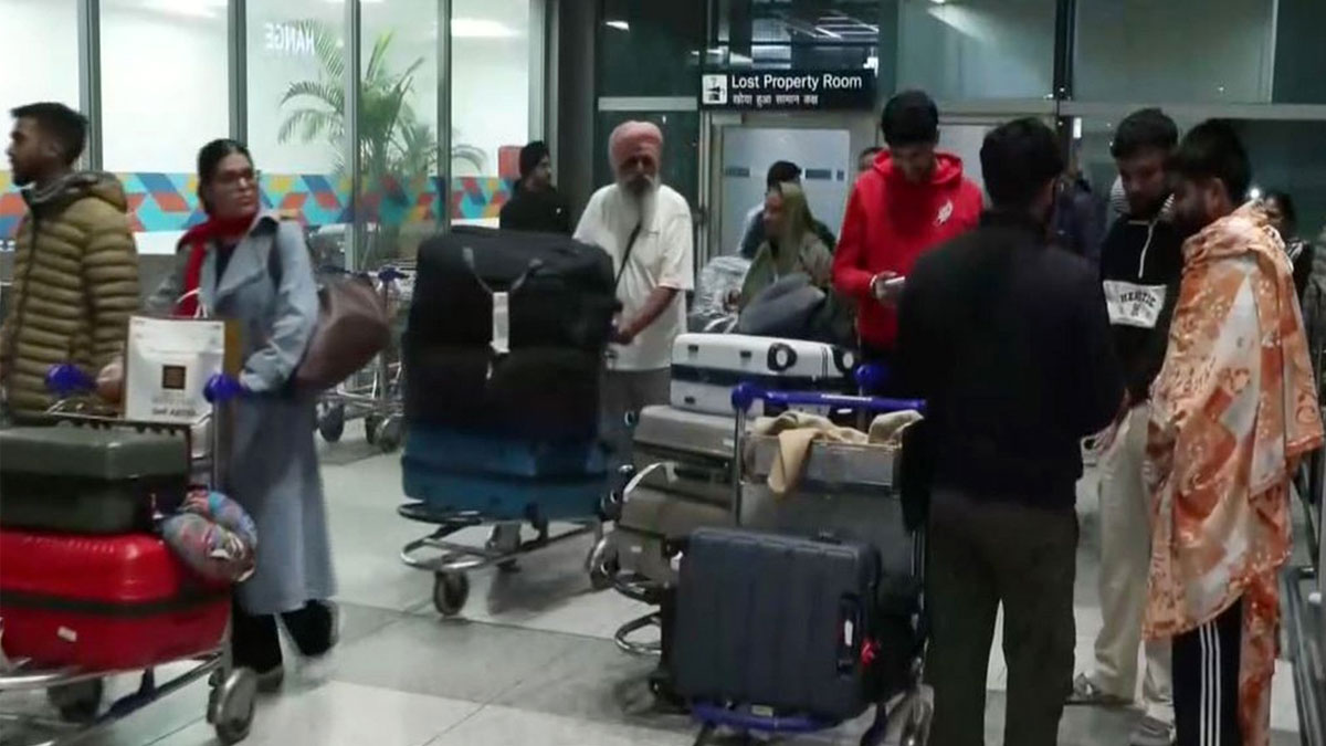 ঘন কুয়াশার জেরে দিল্লিতে একাধিক উড়ান দেরিতে