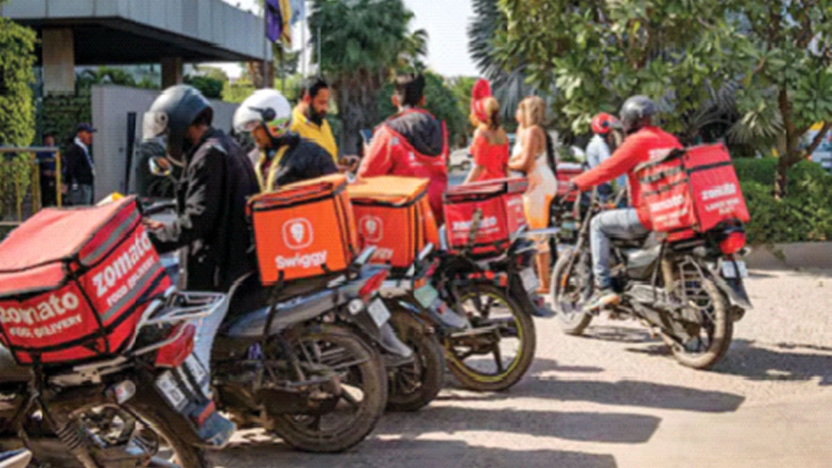 দশ মিনিটে ডেলিভারি নয়— গিগ কর্মীরা একই তিমিরে