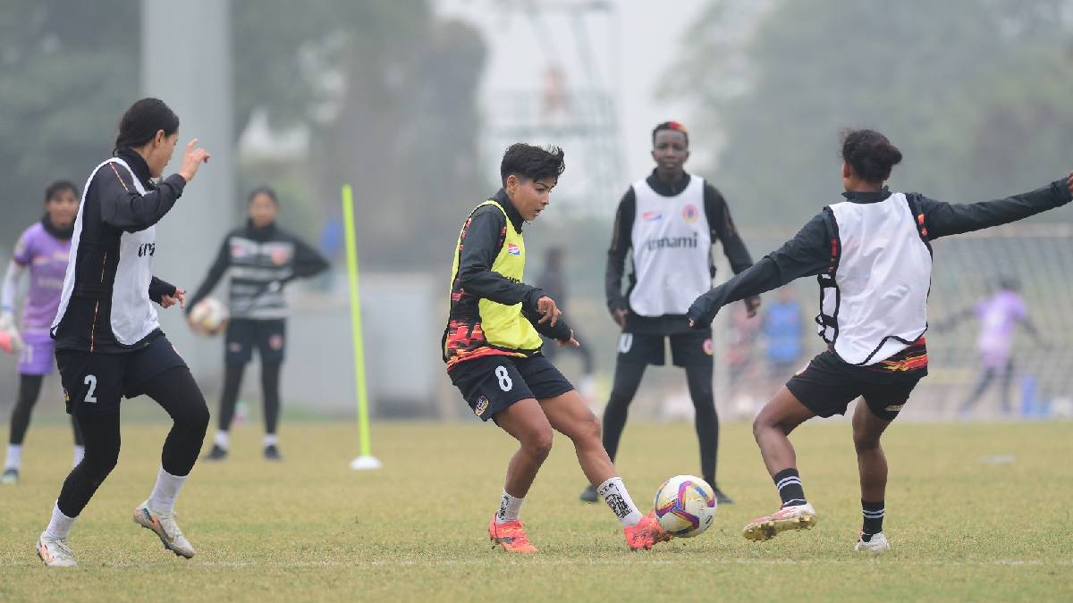 শীর্ষে থাকা নীতা এফসির বিরুদ্ধে সতর্ক ইস্টবেঙ্গল