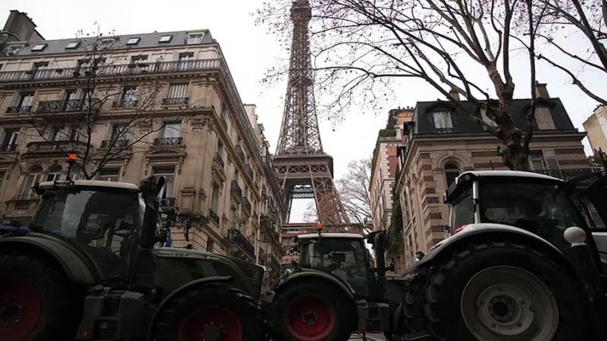 মুক্ত বাণিজ্য চুক্তির বিরোধিতায় প্যারিসে কৃষকদের প্রতিবাদ, উত্তাল শহর