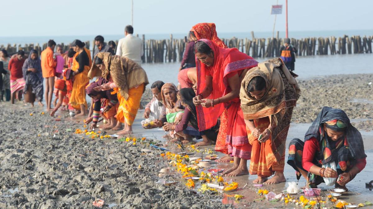 মকর সংক্রান্তিতে নেই শীতের দাপট