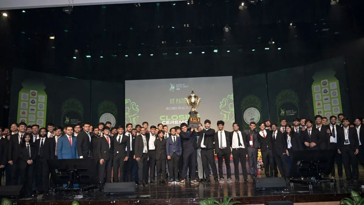 ইন্টার আইআইটি টেক মিটে ছয় বছর পরে রুপো জিতল আইআইটি কানপুর