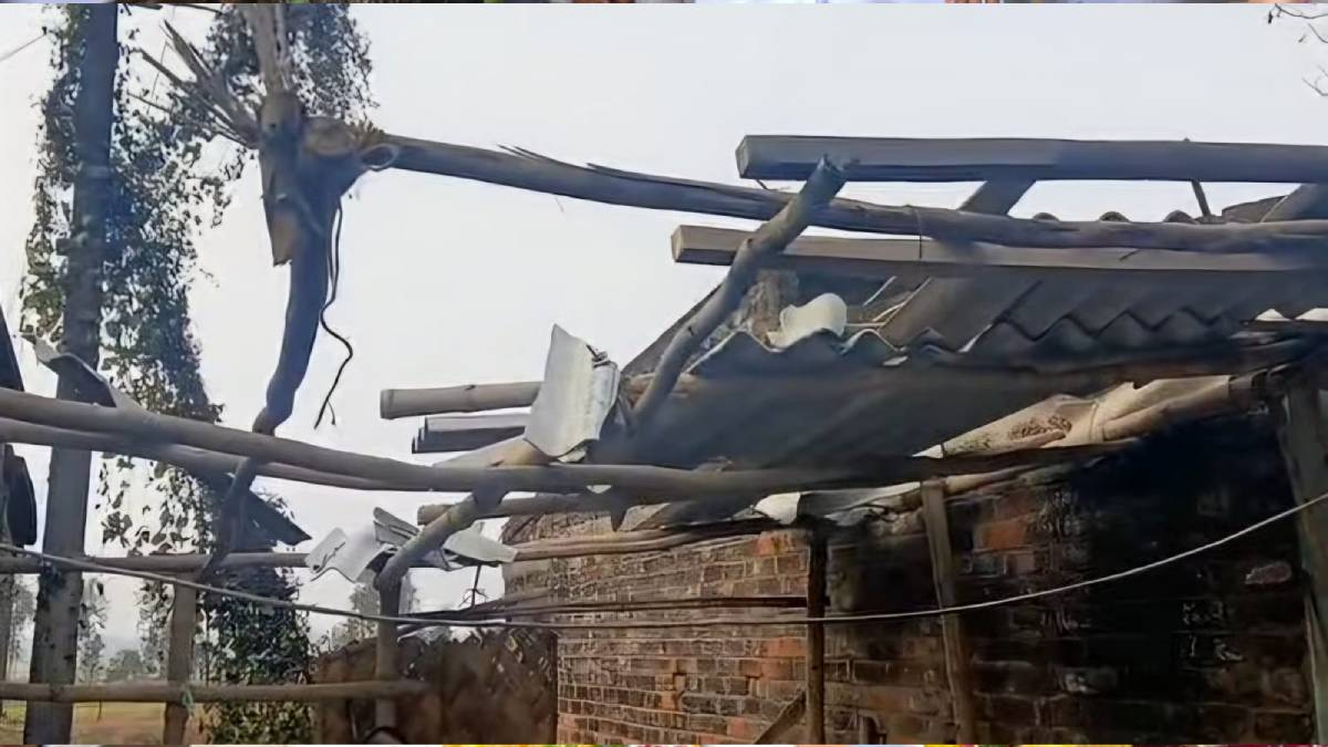 কুলপিতে তৃণমূল নেতার গাড়িতে ভয়াবহ বিস্ফোরণ