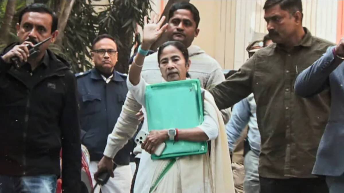 ‘হামলার প্রত্যুত্তর’ জনগণ দেবে: মমতা