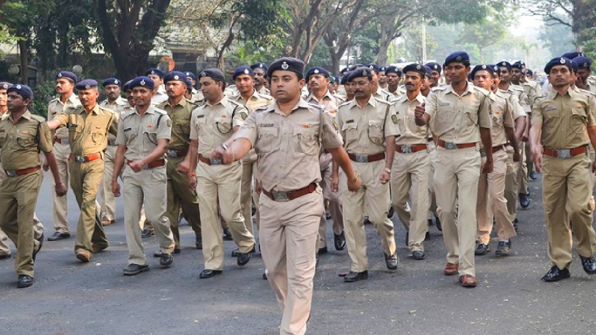 অন্যের হয়ে পুলিশে চাকরির পরীক্ষা দিতে এসে গ্রেপ্তার যুবক