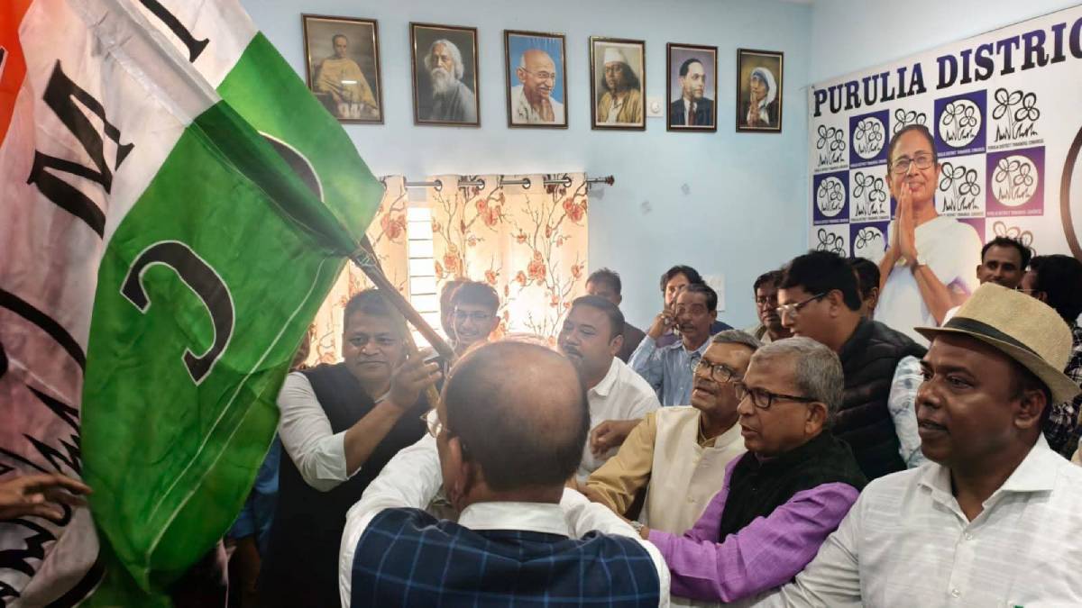 তৃণমূলে যোগ দিলেন পুরুলিয়ার প্রাক্তন পুরপ্রধান শামিম দাদ খান