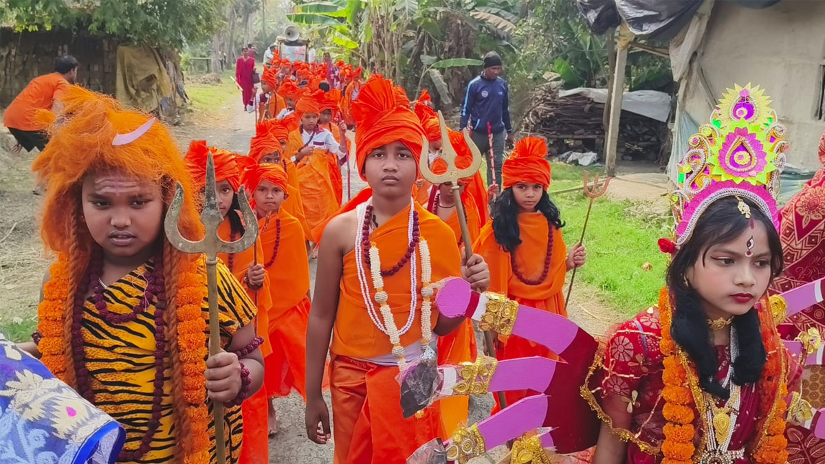 প্রণবানন্দজী মহারাজের ১৩১তম আবির্ভাব দিবসে ছাত্রছাত্রীদের শোভাযাত্রা