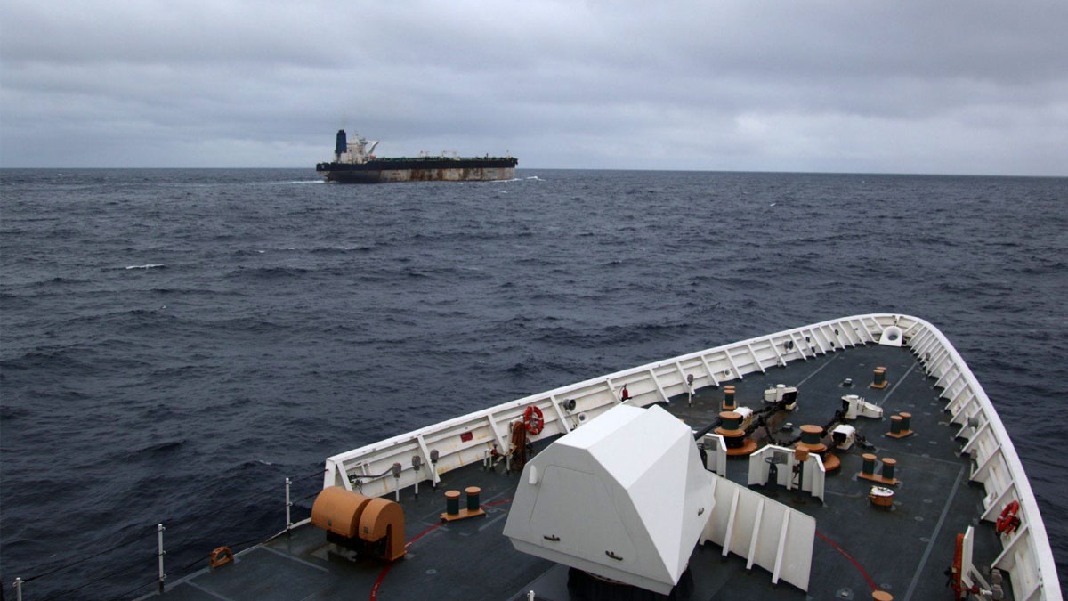 উত্তর আটলান্টিকে রুশ পতাকা লাগানো তেলবাহী জাহাজ আটক আমেরিকার