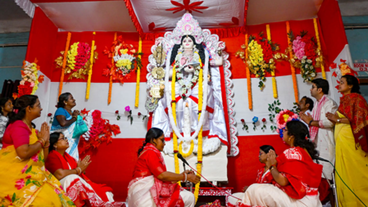 বারাসতে সরস্বতী পুজো নিয়ে ভুয়ো প্রচারের জবাব বাংলার পুলিশের