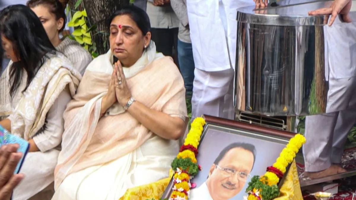 উপ-মুখ্যমন্ত্রী পদে শপথ সুনেত্রার