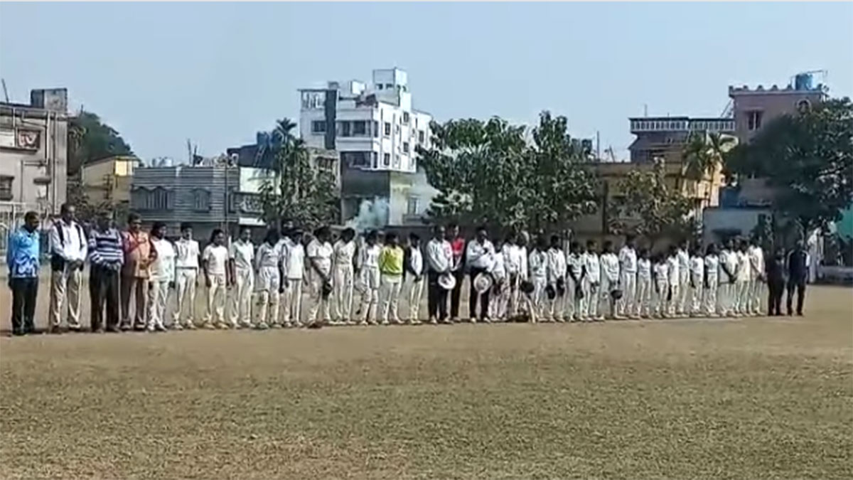 সোদপুরে মেয়েদের ক্রিকেট