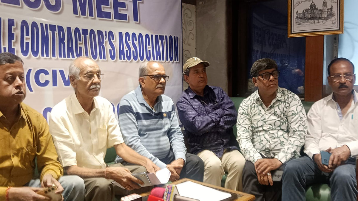 জল জীবন প্রকল্পে বকেয়া ৫০০০ কোটি, চরম আর্থিক সঙ্কটে বাংলার জনস্বাস্থ্য কারিগরি ঠিকাদাররা