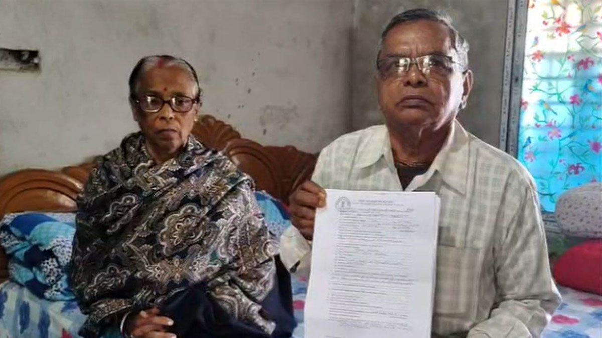 যুবনেতার হুমকিতে ভিটেমাটি ছাড়লেন বৃদ্ধ দম্পতি, রানাঘাটে তীব্র রাজনৈতিক বিতর্ক