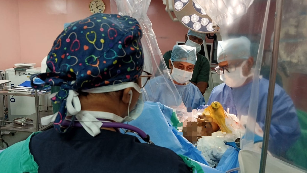 জেগে থেকে মস্তিষ্কে অস্ত্রোপচার, স্পিচ ল্যাঙ্গুয়েজ প্যাথোলজিস্টের অনন্য নজির কলকাতায়