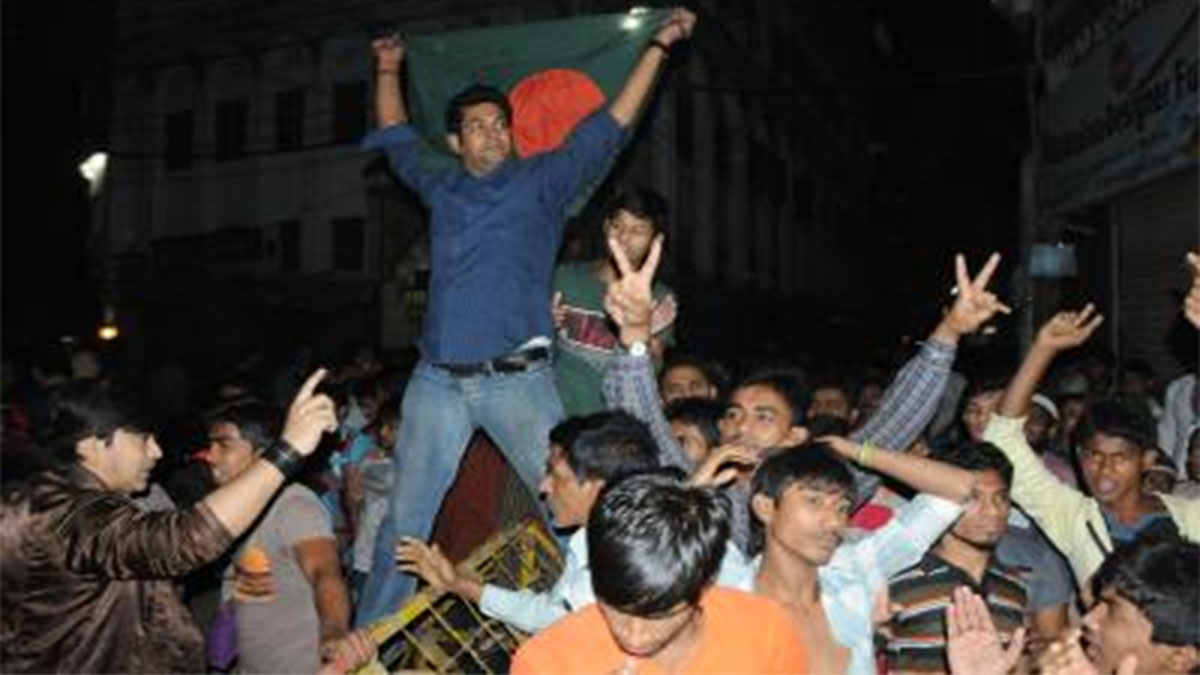 বাংলাদেশে নিষিদ্ধ আওয়ামি লিগ সমর্থকদের চিহ্নিত হওয়ার ভয় দেখিয়ে ভোটে বাধ্য করার অভিযোগ