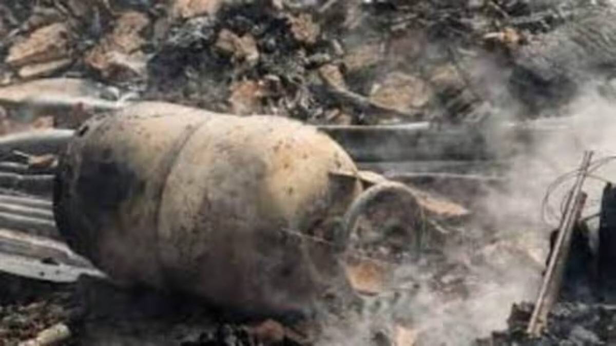 মাধ্যমিক চলাকালীন স্কুলে গ্যাস সিলিন্ডার বিস্ফোরণ, অল্পের জন্য রক্ষা পরীক্ষার্থীরা