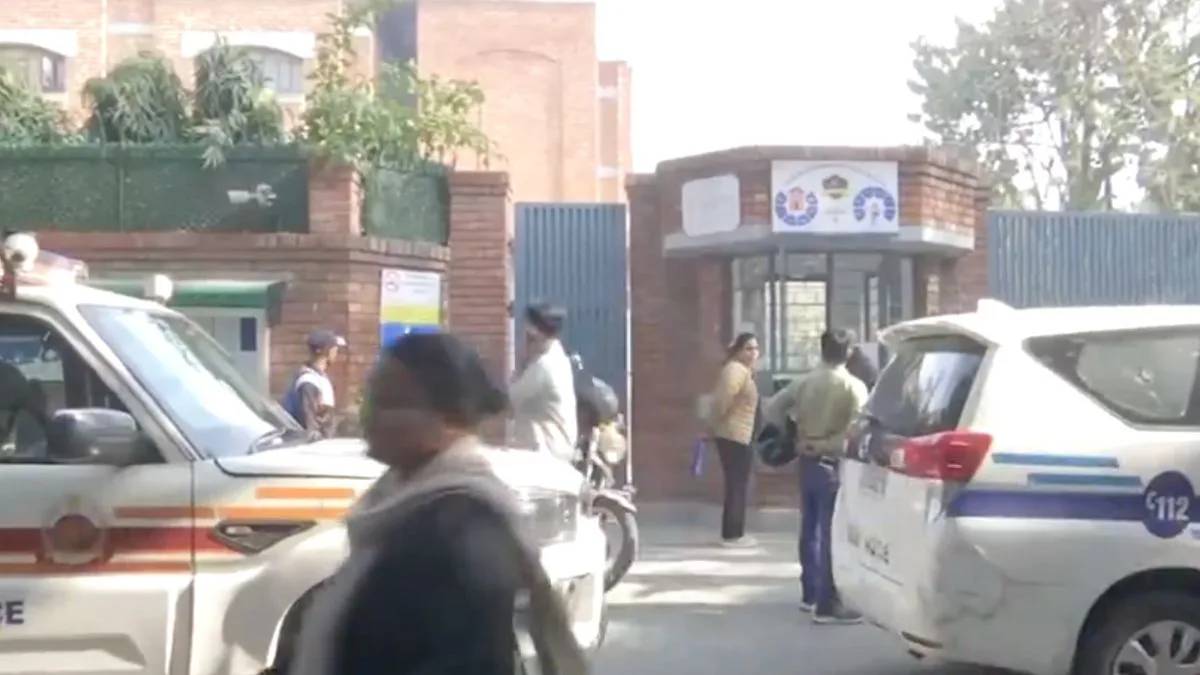 ইমেলে দিল্লির ১০ স্কুল ও সংসদ ভবন ওড়ানোর হুমকি, তীব্র আতঙ্ক দিল্লিতে