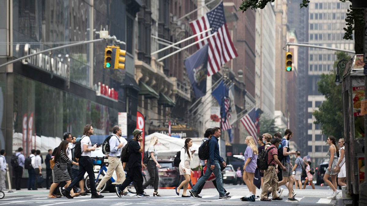 রেকর্ড হারে দেশ ছাড়ছেন মার্কিন নাগরিকরা, বড় পরিবর্তনের ইঙ্গিত