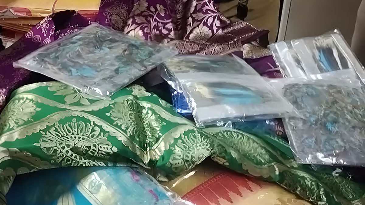 বারুইপুর পোস্ট অফিসে মাছরাঙার পালক উদ্ধার, গ্রেপ্তার যুবক