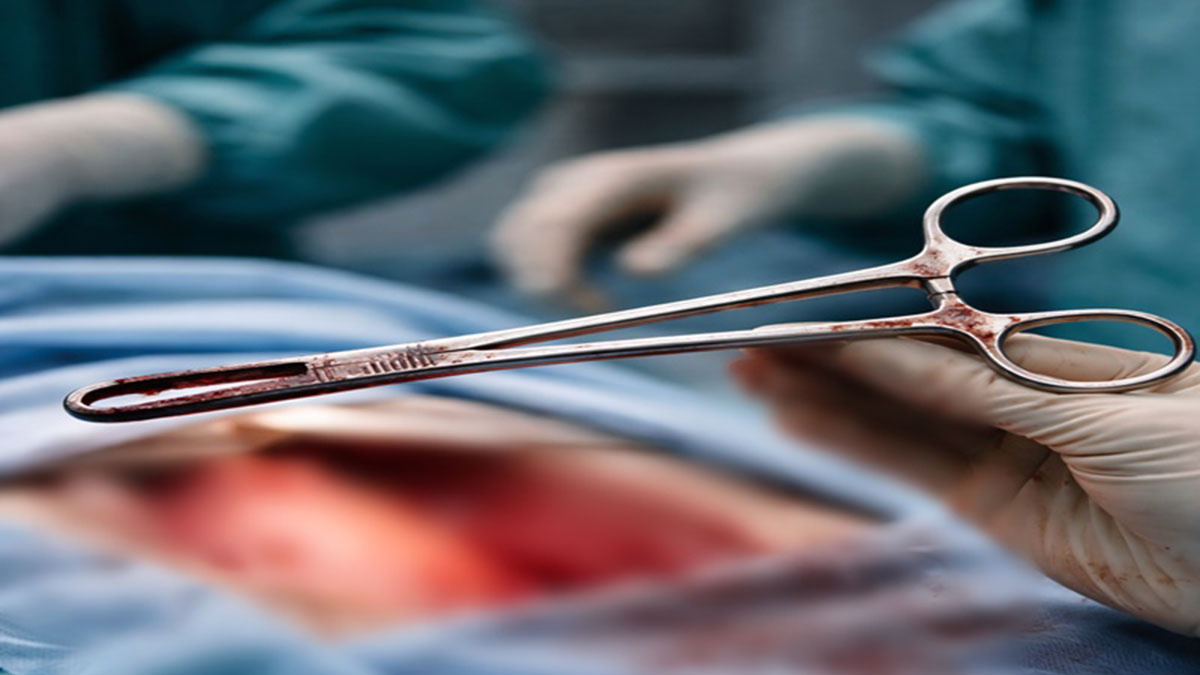 পাঁচ বছর পেটের ভিতরে রয়ে গিয়েছিল অস্ত্রোপচারের যন্ত্র