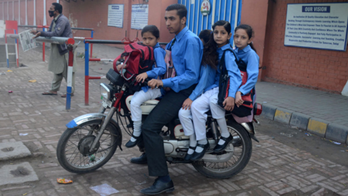 দক্ষিণ এশিয়ায় সবার নিচে পাকিস্তানের সাক্ষরতার হার