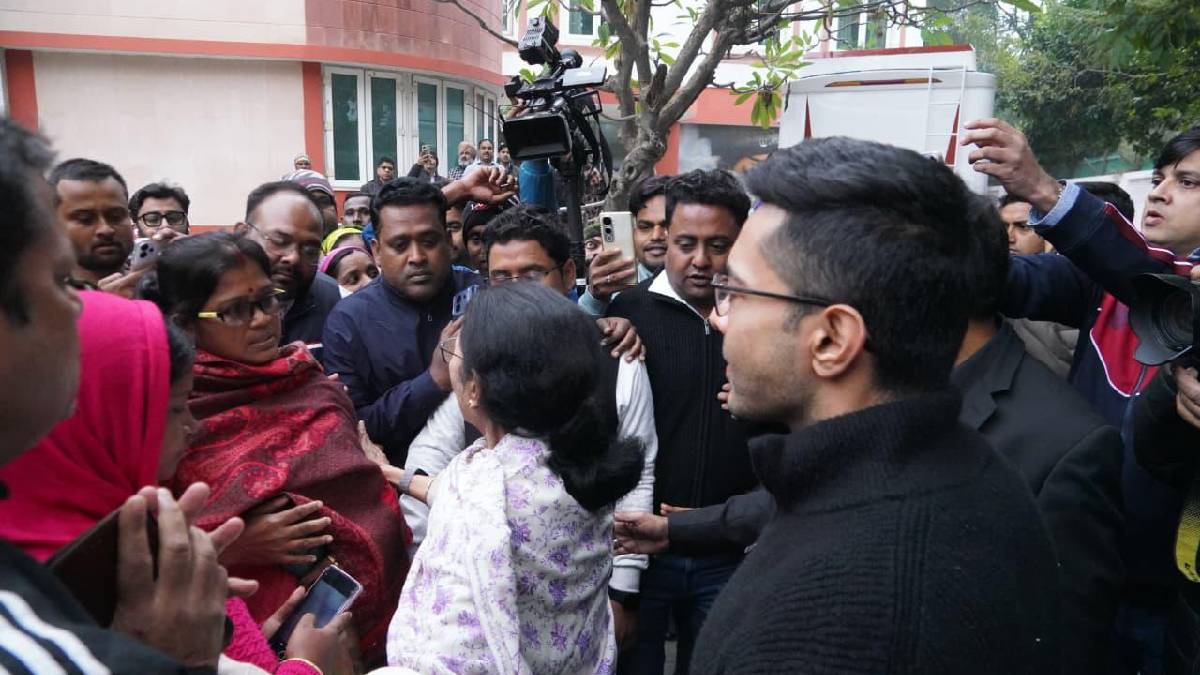 মমতার প্রতিবাদে বঙ্গভবন ছাড়ল কেন্দ্রীয় বাহিনী