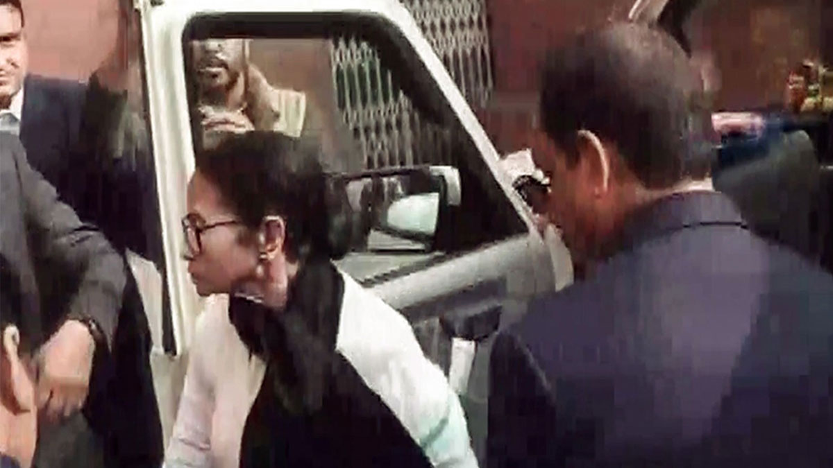 ভোটার তালিকা থেকে নাম ছাঁটাইয়ের অভিযোগে সুপ্রিম কোর্টে মমতা