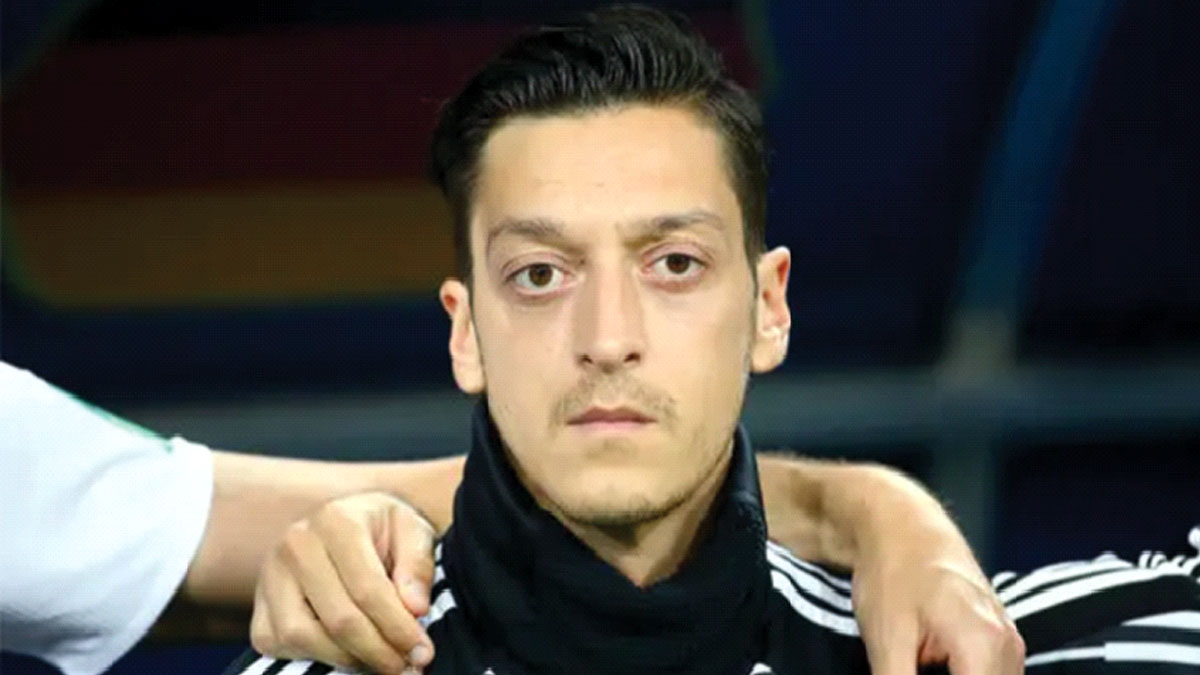 বাংলাদেশে দুর্ঘটনার কবলে জার্মান তারকা ফুটবলার ওজিল