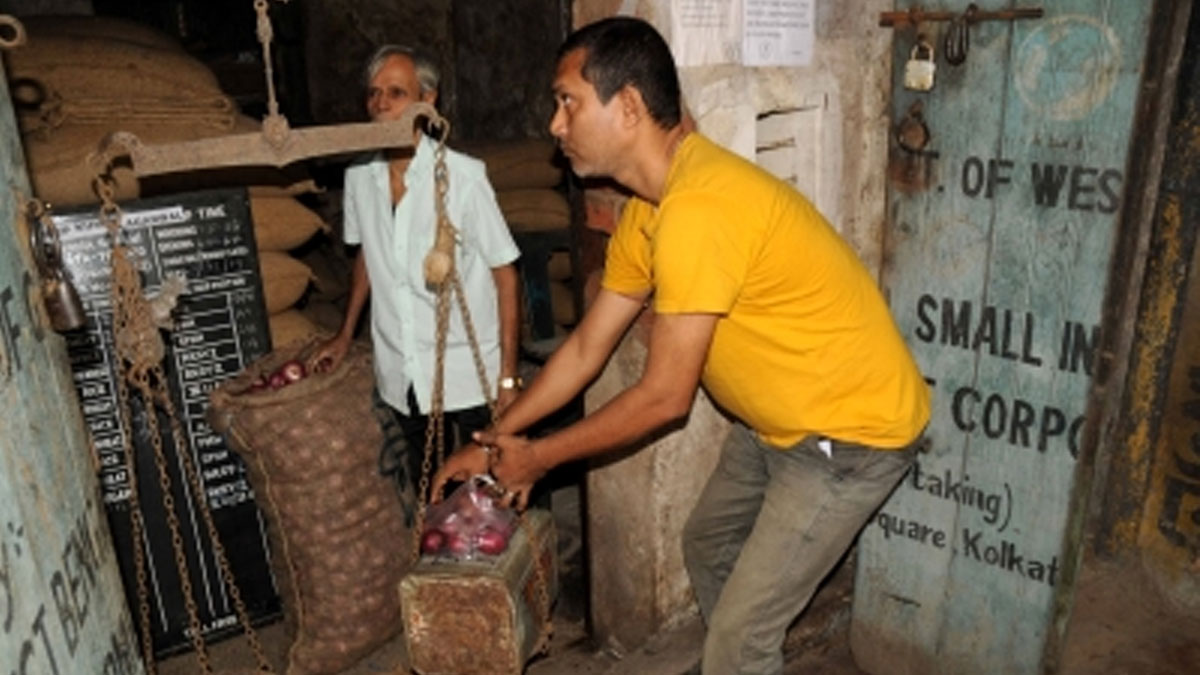 ১৬ ফেব্রুয়ারি থেকে রিলে অনশনের ডাক বাংলার রেশন ডিলারদের
