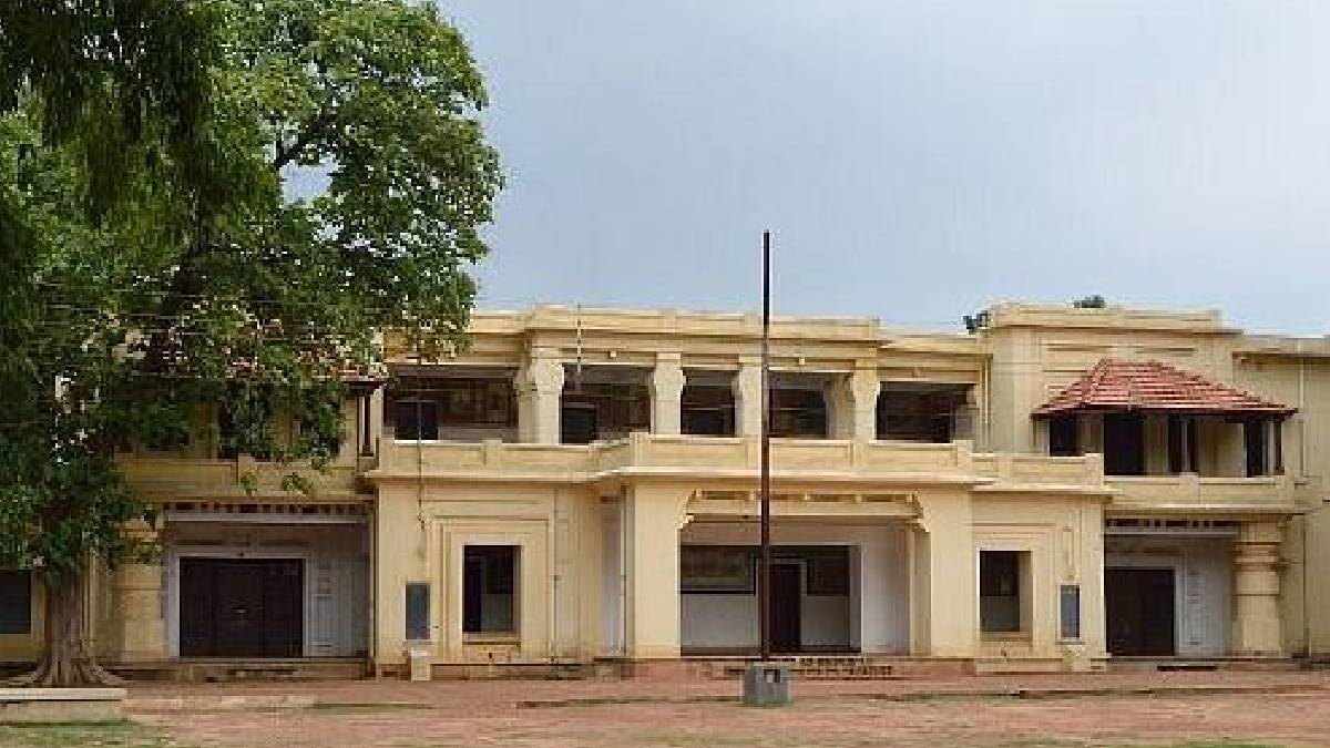 শ্রীনিকেতনে বিশ্বভারতীর গোশালা তৈরি নিয়ে বিতর্কের ঝড়