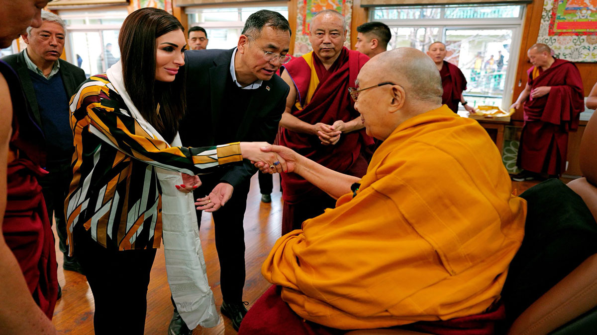 ধর্মশালায় দলাই লামার সঙ্গে সাক্ষাৎ লরা লুমারের, স্বাধীনতার পক্ষে তাঁর অবস্থানকে কুর্নিশ