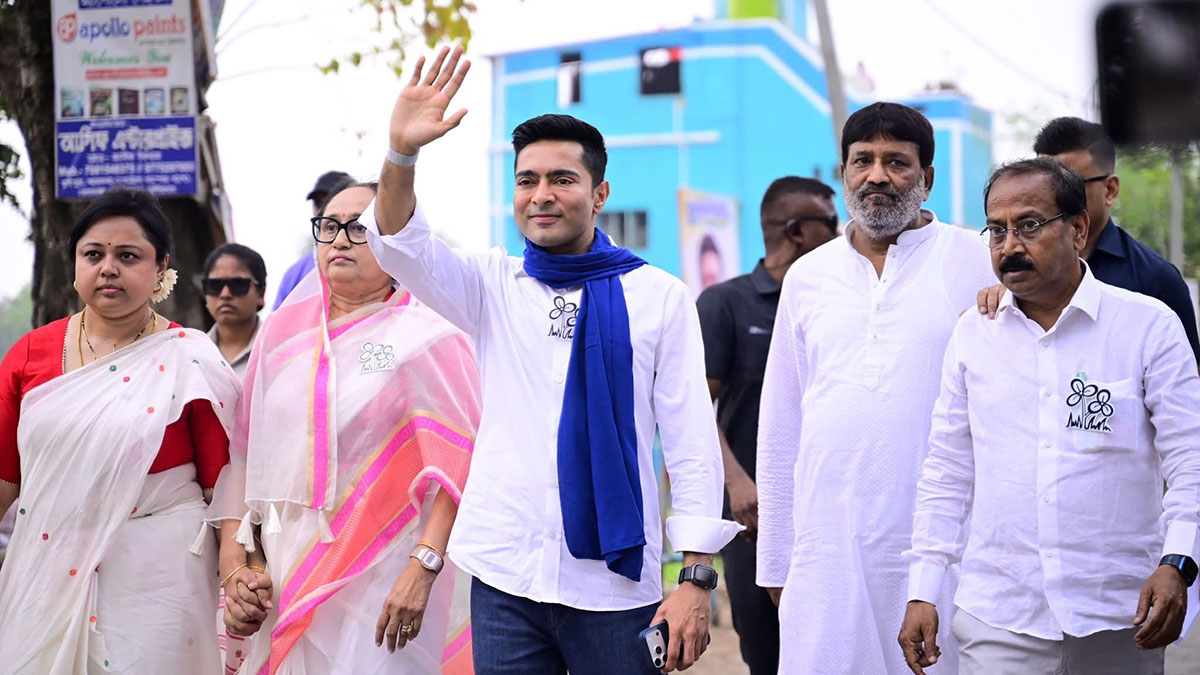 ‘যাঁরা যে দলের জার্সি পরে আছেন, সেই দলের হয়ে খেলুন’, স্পষ্ট বার্তা অভিষেকের