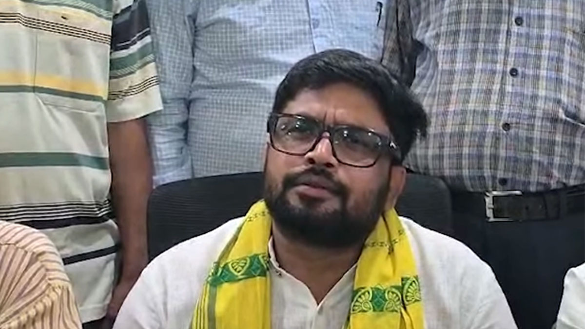 গোপীবল্লভপুরে জনসংযোগে তৃণমূল প্রার্থী অজিত মাহাতো