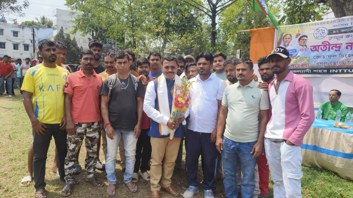 বিনা পয়সায় রোগীর চিকিৎসাই তৃণমূলের ডাক্তার প্রার্থীর প্রচারের চাবিকাঠি