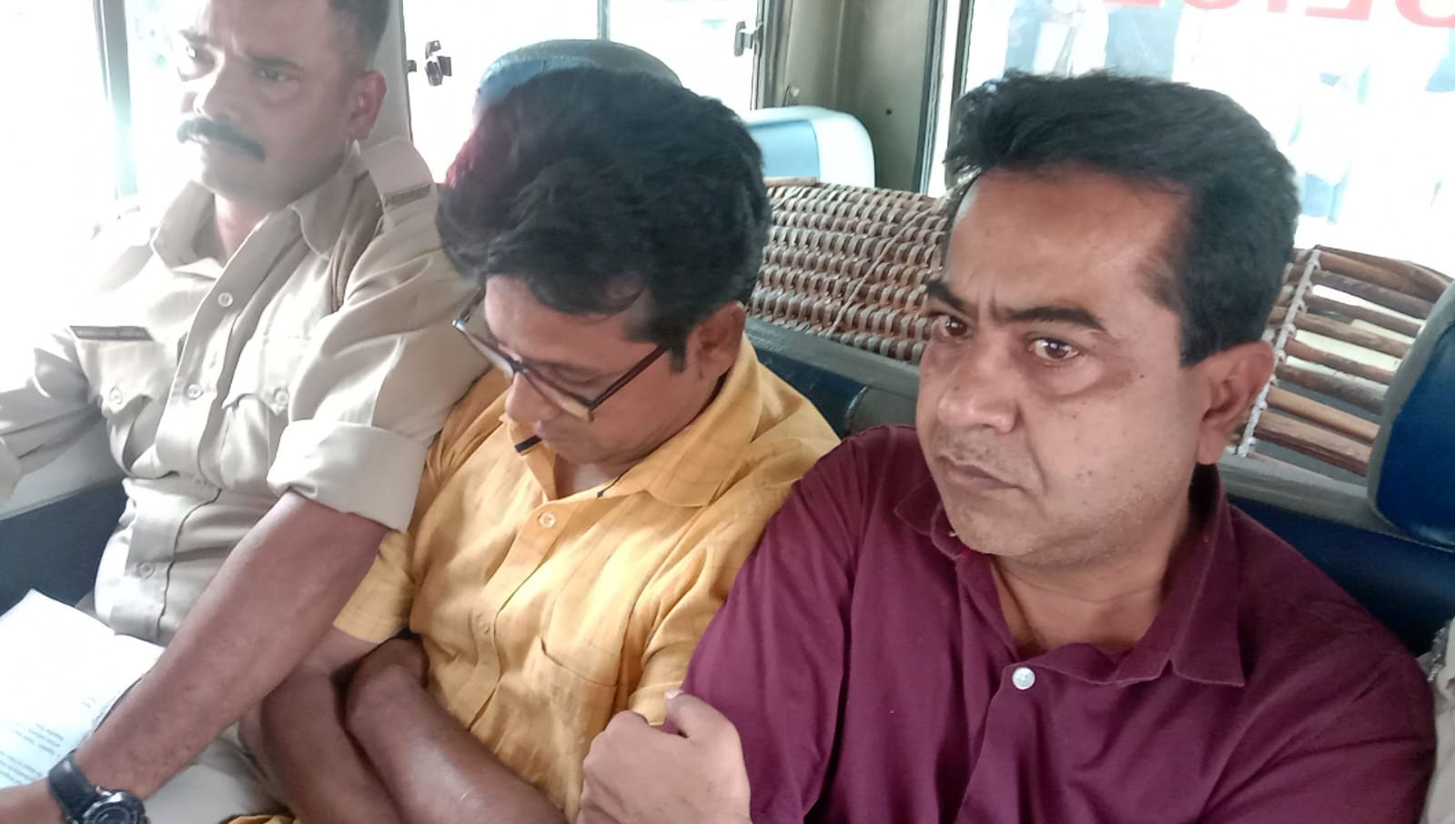 রানাঘাটে ভোটকর্মীকে মারের ঘটনায় গ্রেপ্তার ২ সরকারি কর্মী, শোকজ বিডিও