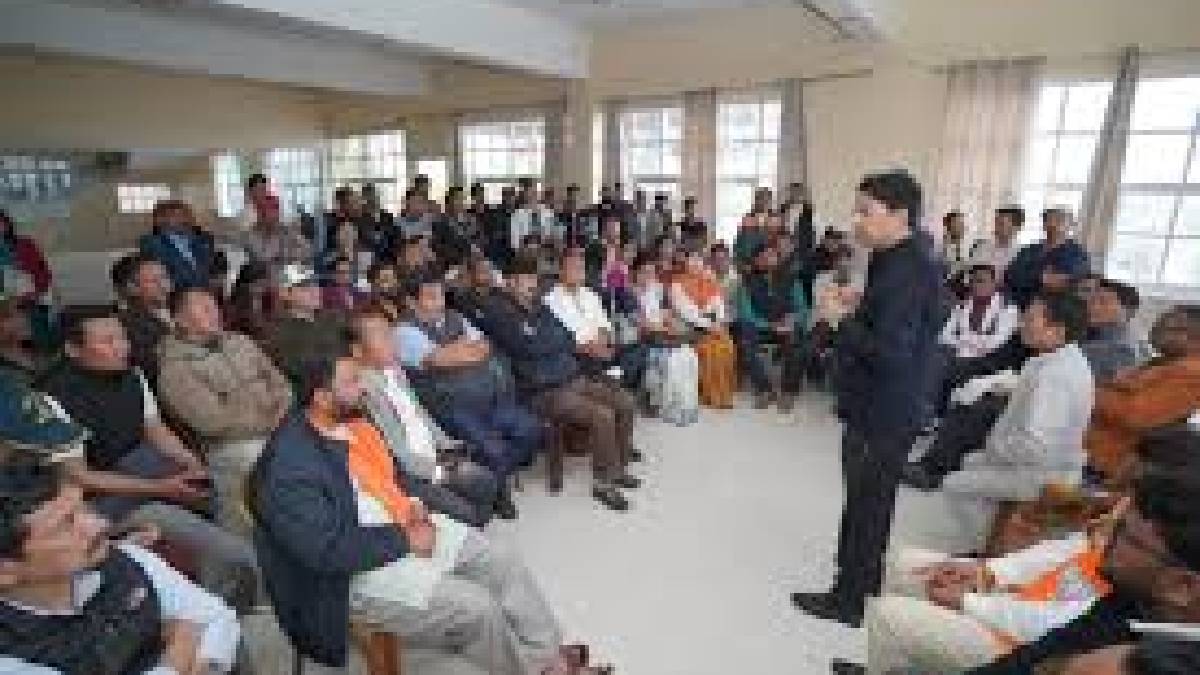 বিজেপির প্রার্থী ক্ষোভ মেটাতে বৈঠকে গুরুং