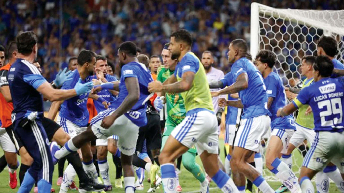 ব্রাজিলের কলঙ্কিত ফুটবলে ২৩ জনের লাল কার্ড