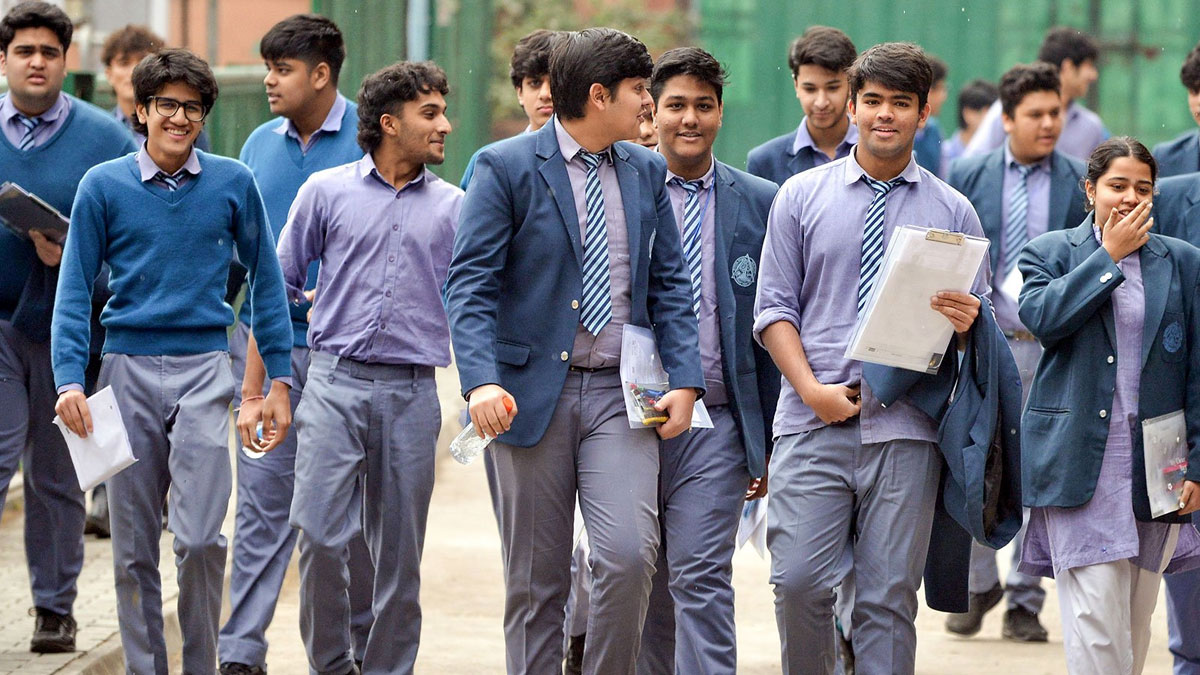 সিবিএসই-র দশম শ্রেণির পরীক্ষা বাতিল, দ্বাদশ শ্রেণির পরীক্ষা স্থগিত