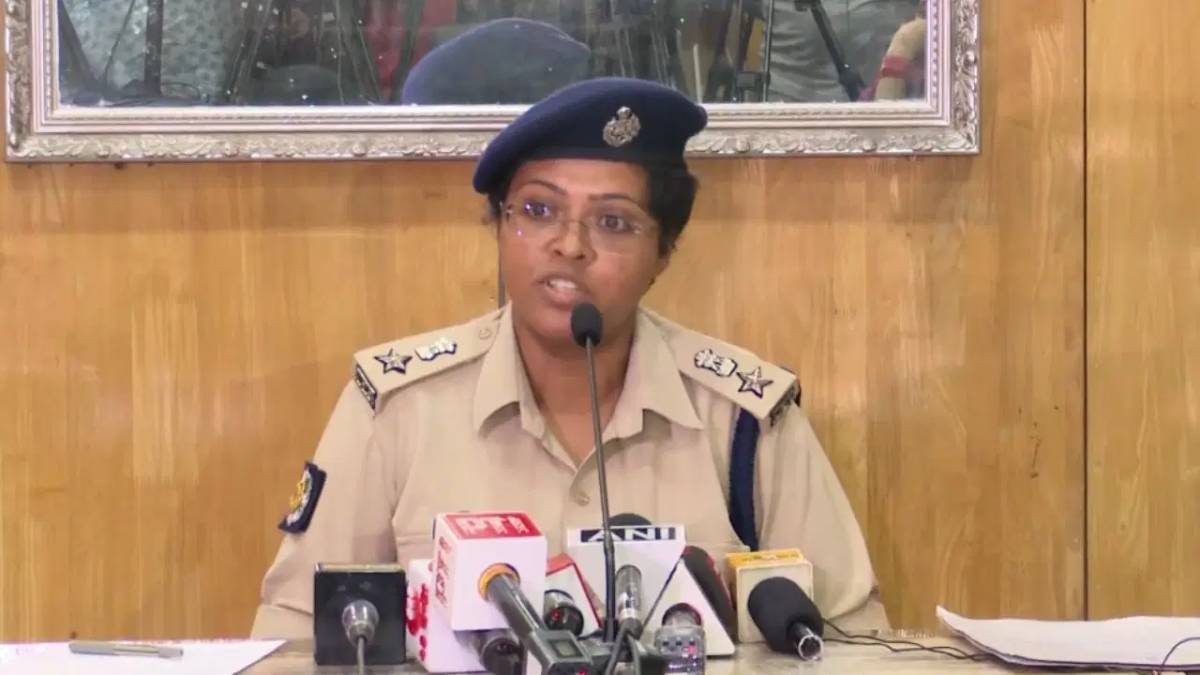 কলকাতার ডিসি সেন্ট্রাল ইন্দিরাকে সরালো কমিশন