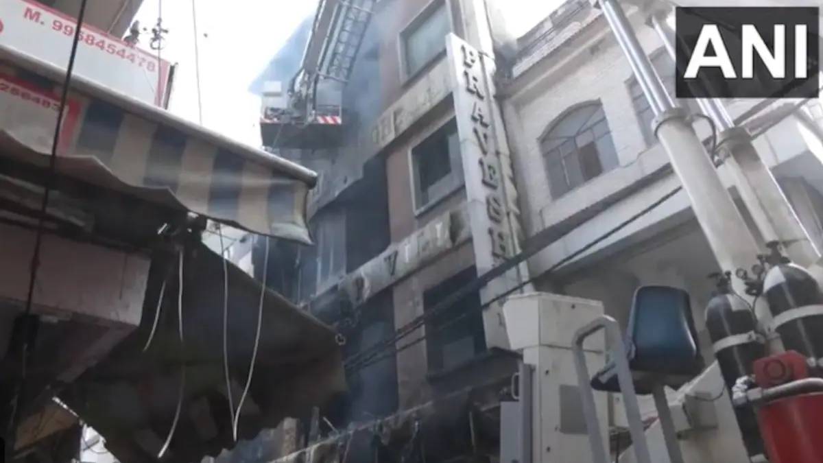 ইন্দোরে আগুন লেগে মৃত আট, দিল্লিতে আগুনে ঝলসে মৃত সাত