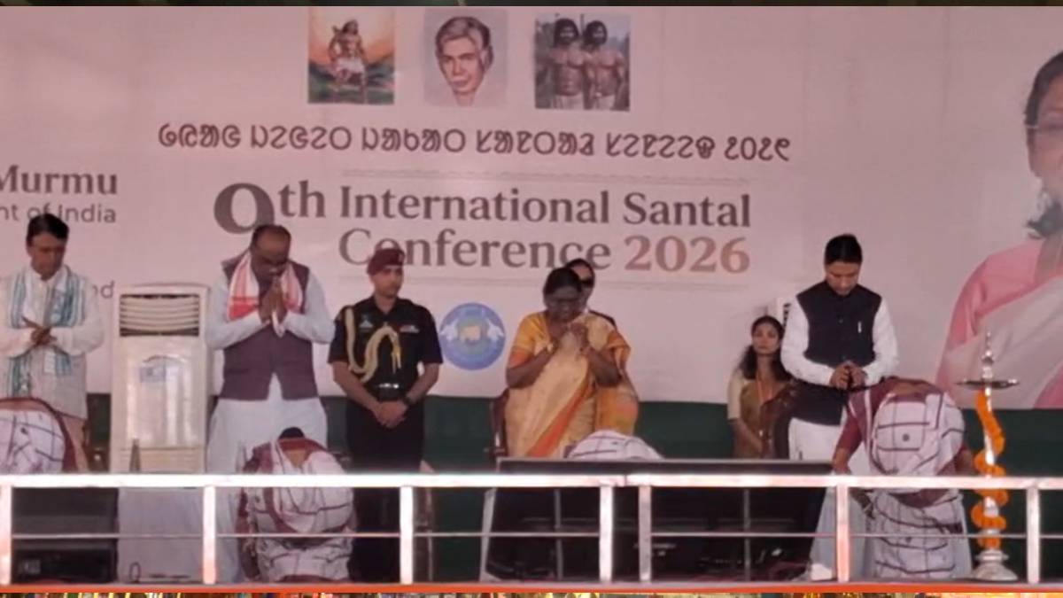 আদিবাসীদের প্রতি ঐক্যের বার্তা, উন্নয়ন নিয়ে প্রশ্ন রাষ্ট্রপতির